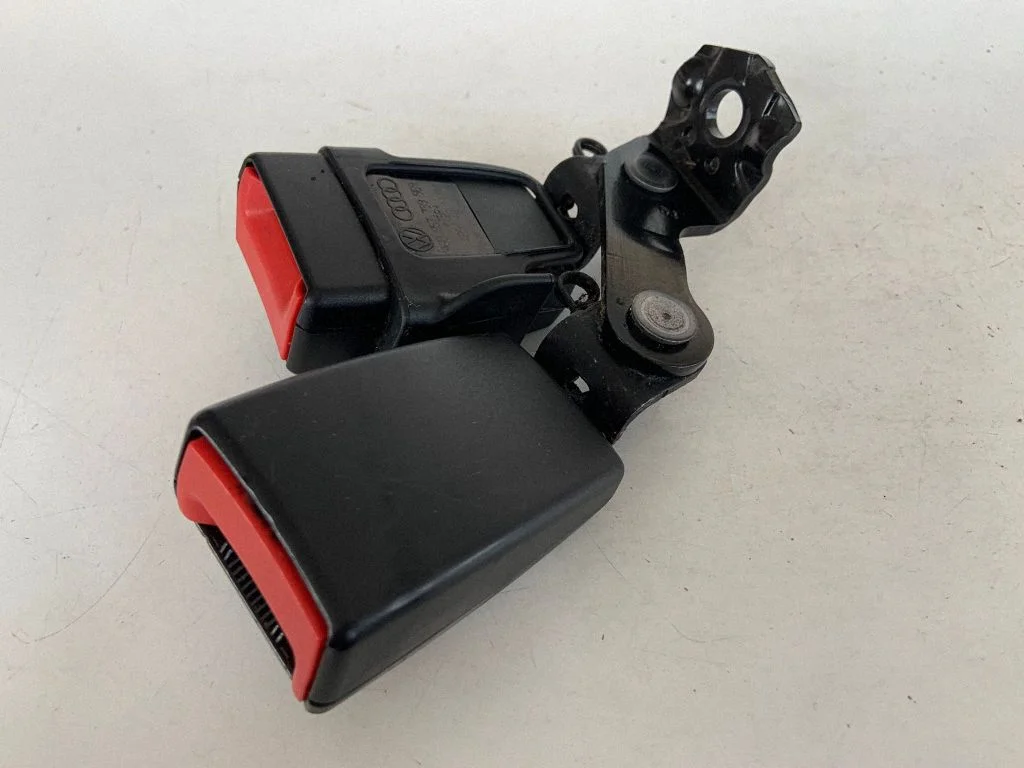 Keskmise turvavöö pannal (tagumine) 4G0857739