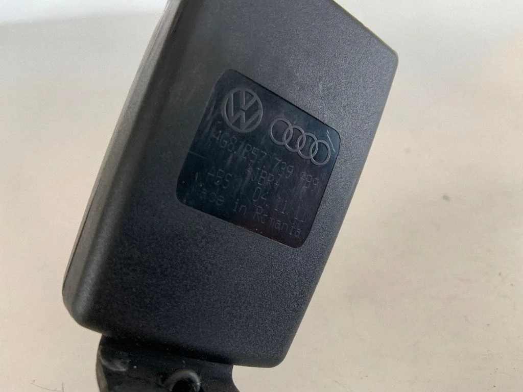 Tagumise turvavöö pannal 4G8857739