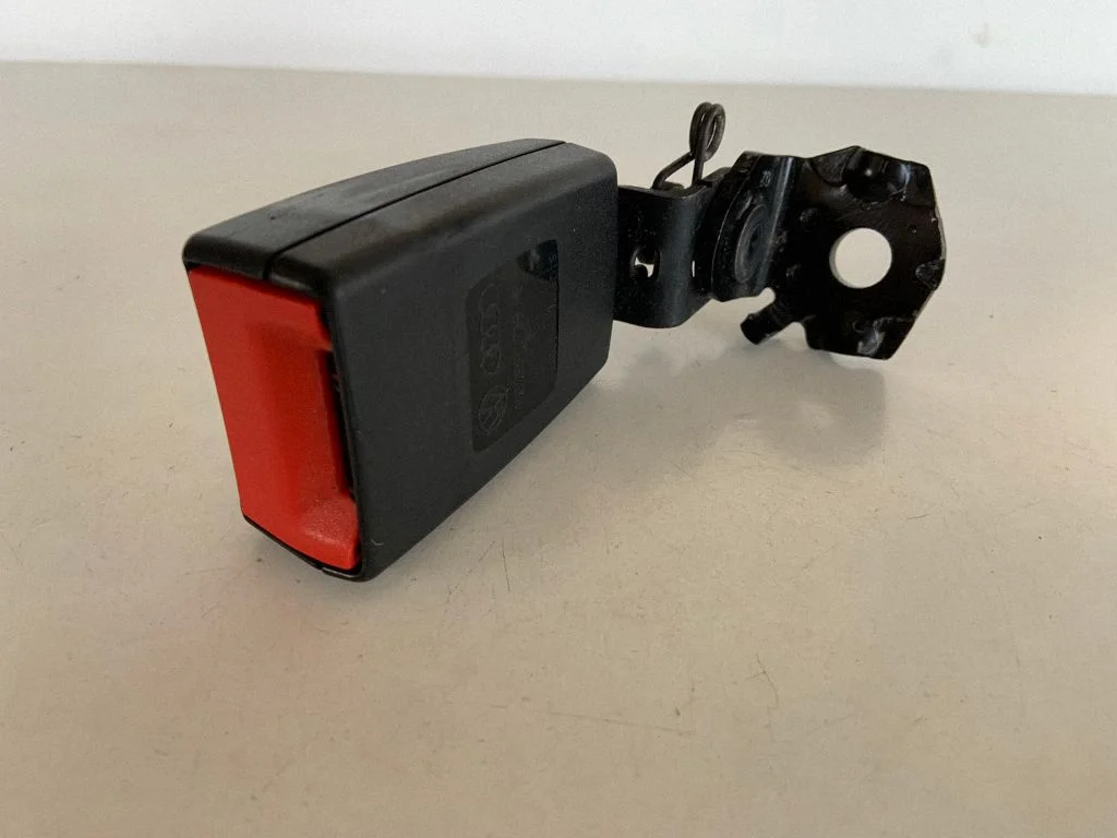 Tagumise turvavöö pannal 4G8857739
