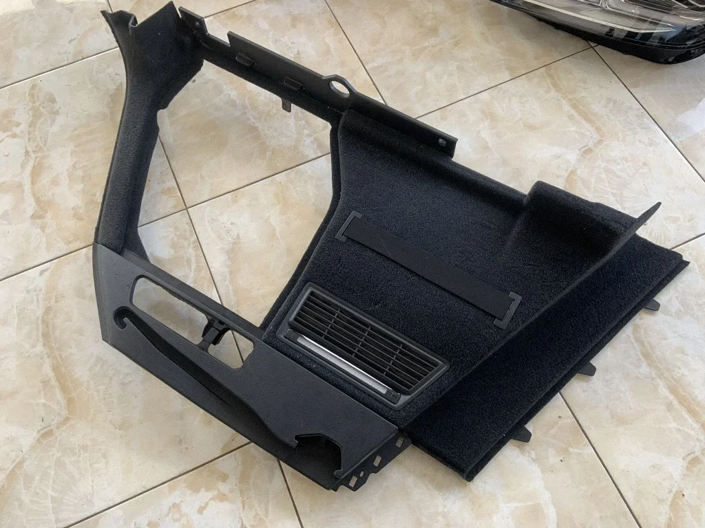 Apatinis, bagažinės šono, apdailos skydas