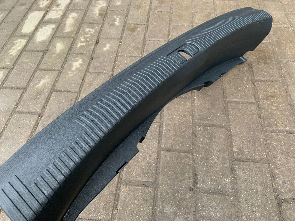 Bagažinės slenksčio apdaila