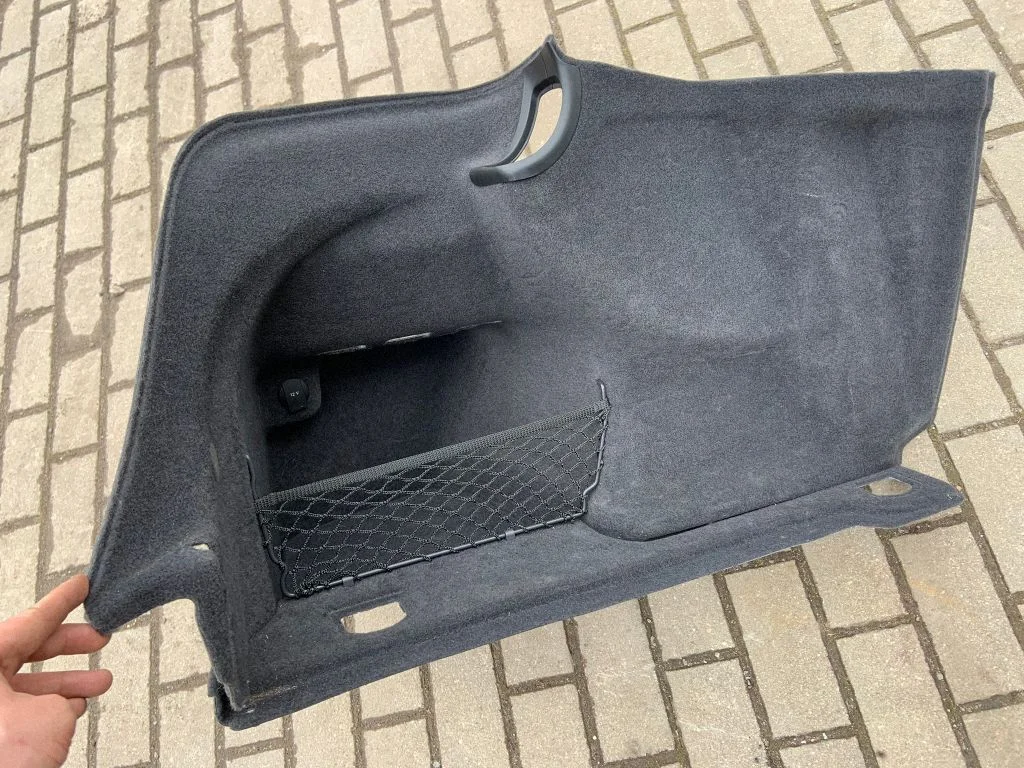 Pagasiruumi külje viimistluspaneel 4H0863879R