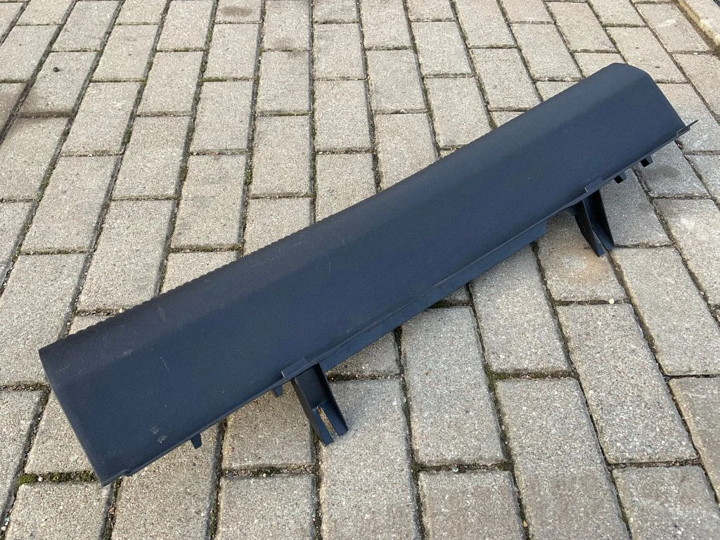 Bagažinės slenksčio apdaila
