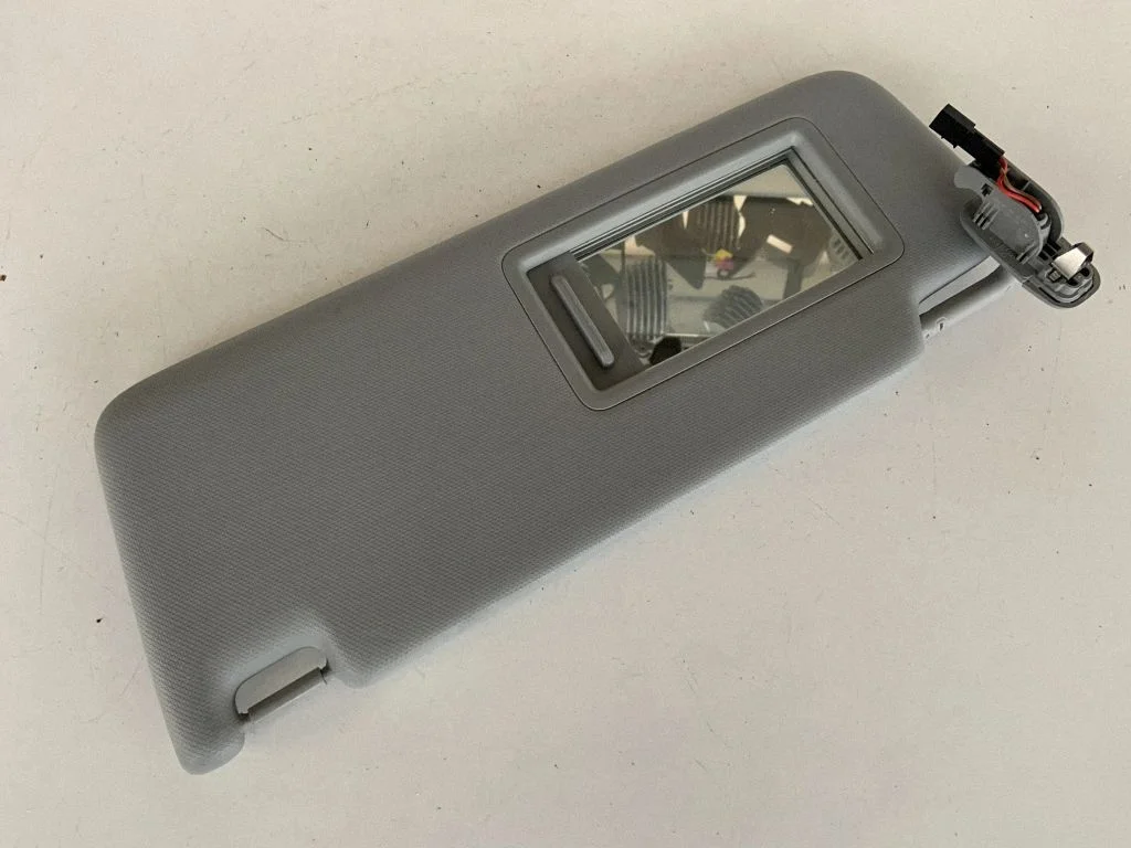 Päikesesirm 8W0857551AA