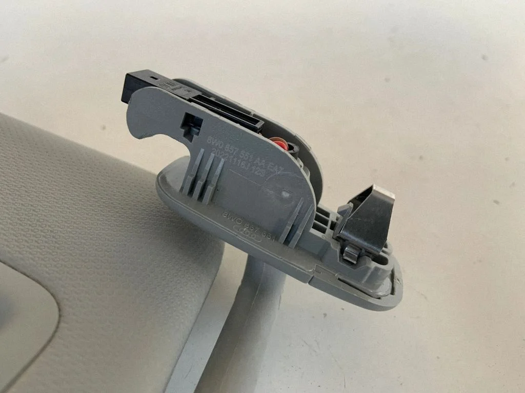 Päikesesirm 8W0857551AA
