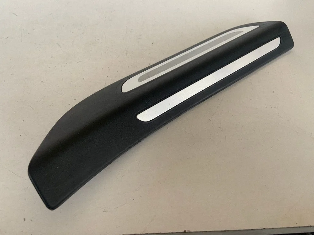 Rear sill trim cover 8R0853375A