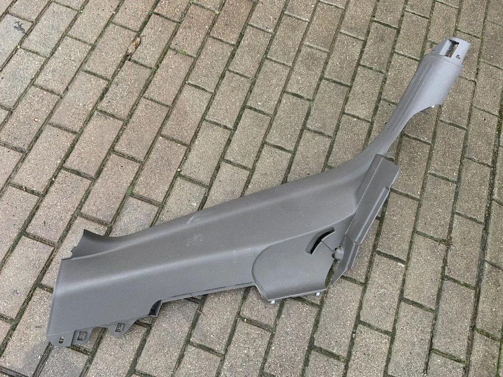 Rear sill trim cover 8R0867767B