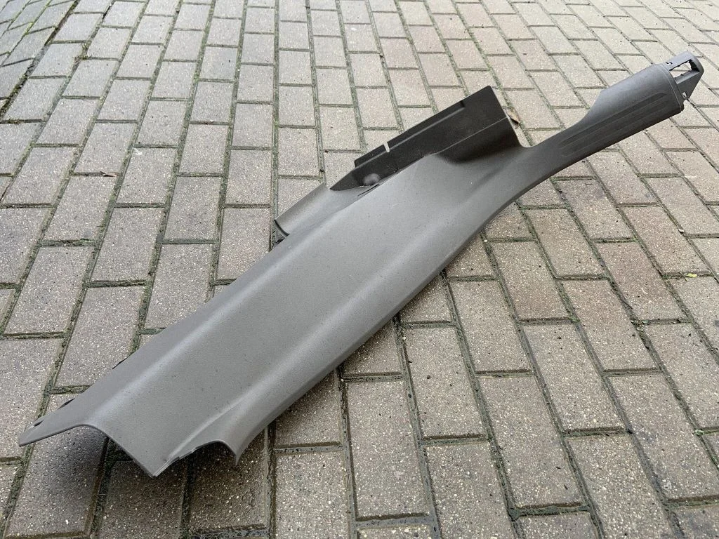 Rear sill trim cover 8R0867768B