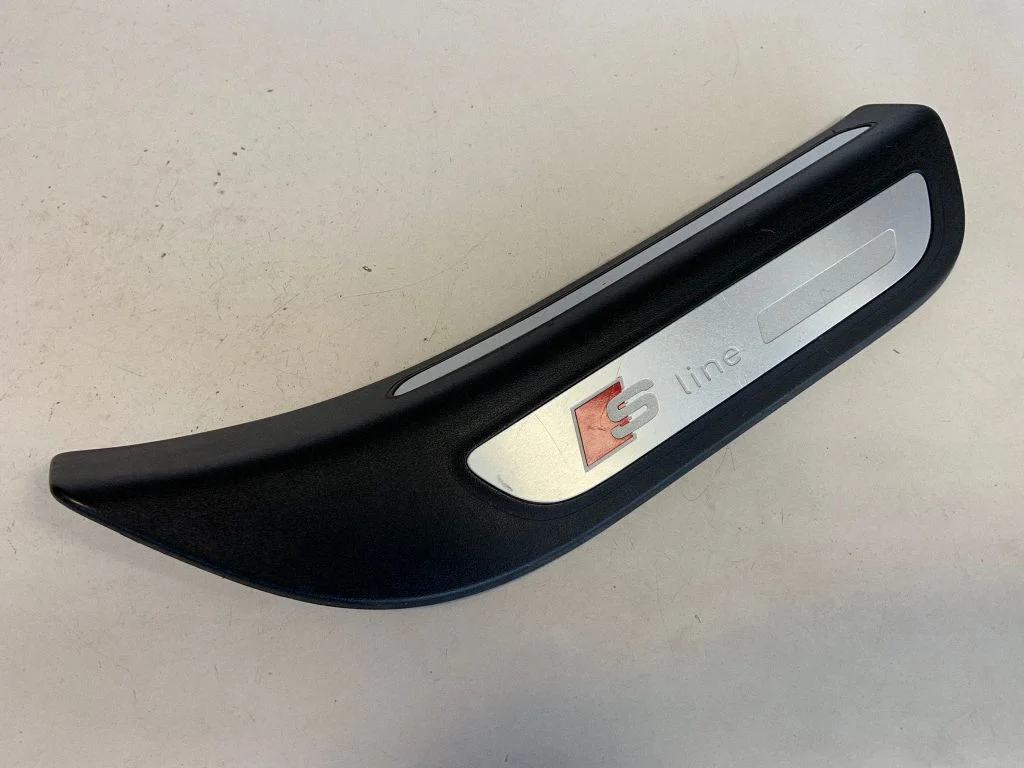 Aizmugurējā sliekšņa apdare (iekšējā) 8R0853376C