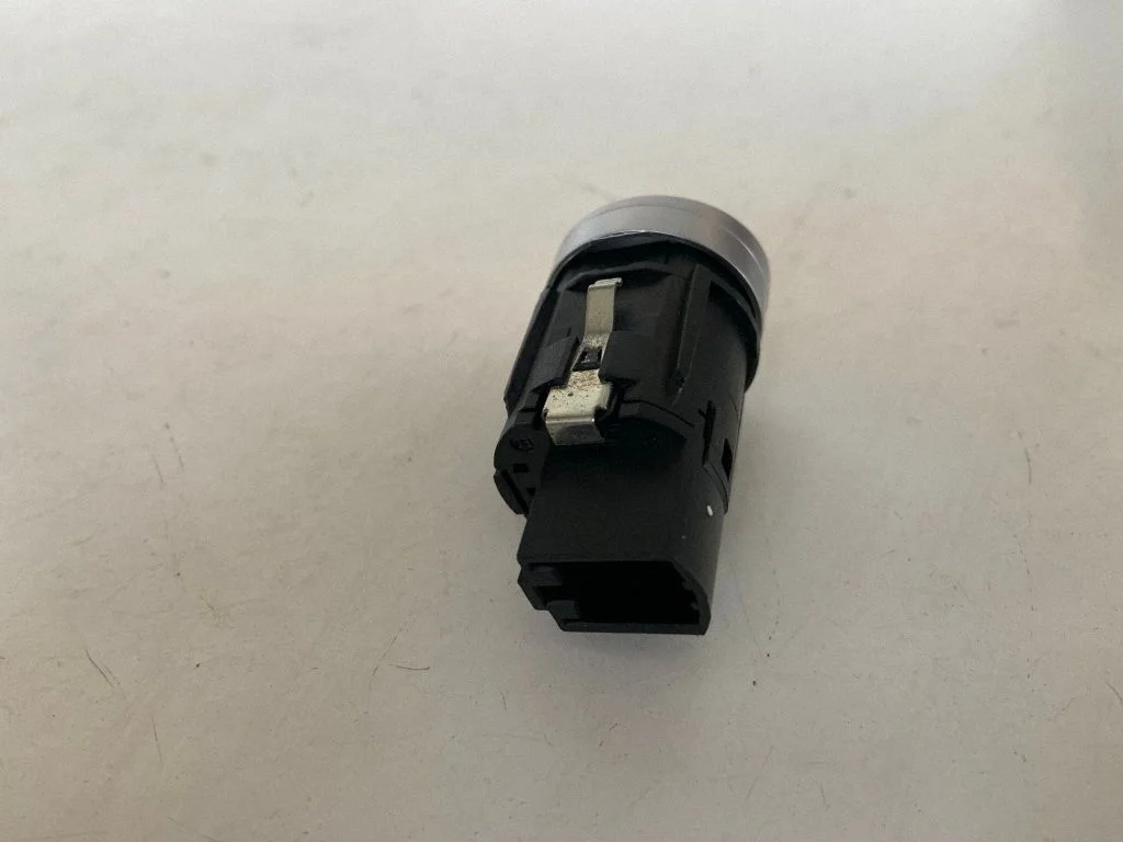 Automobilio užvedimo jungtukas