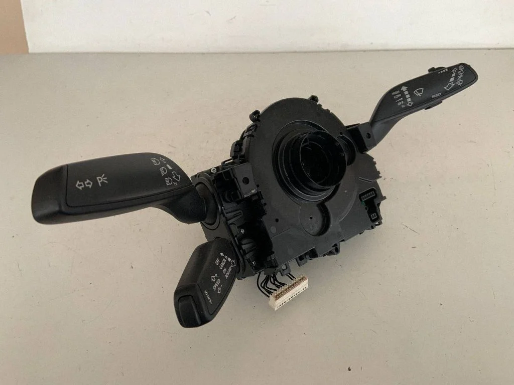Sviru komplekts 4G8953502AD