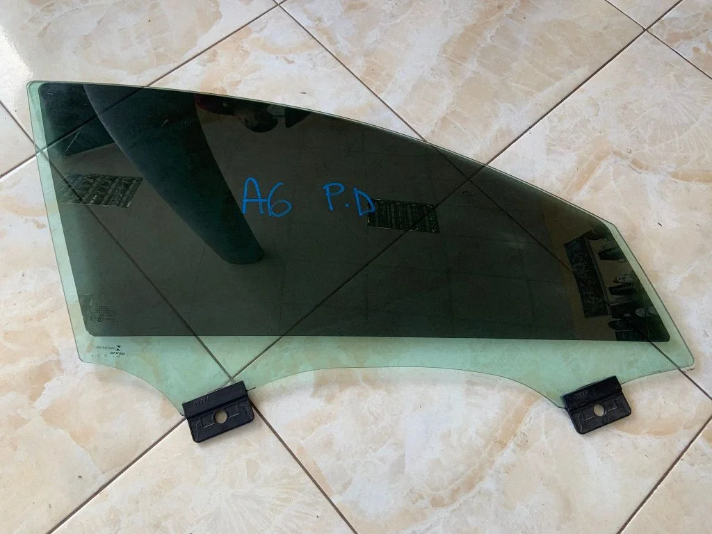 Front door window glass four-door 4G0845022C