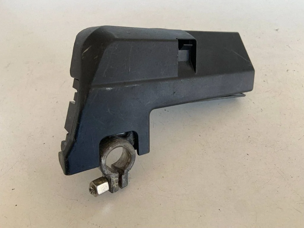 Plussjuhtmete ühendussõlm 8J0915459