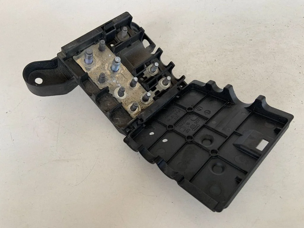 Plussjuhtmete ühendussõlm 4G0937517