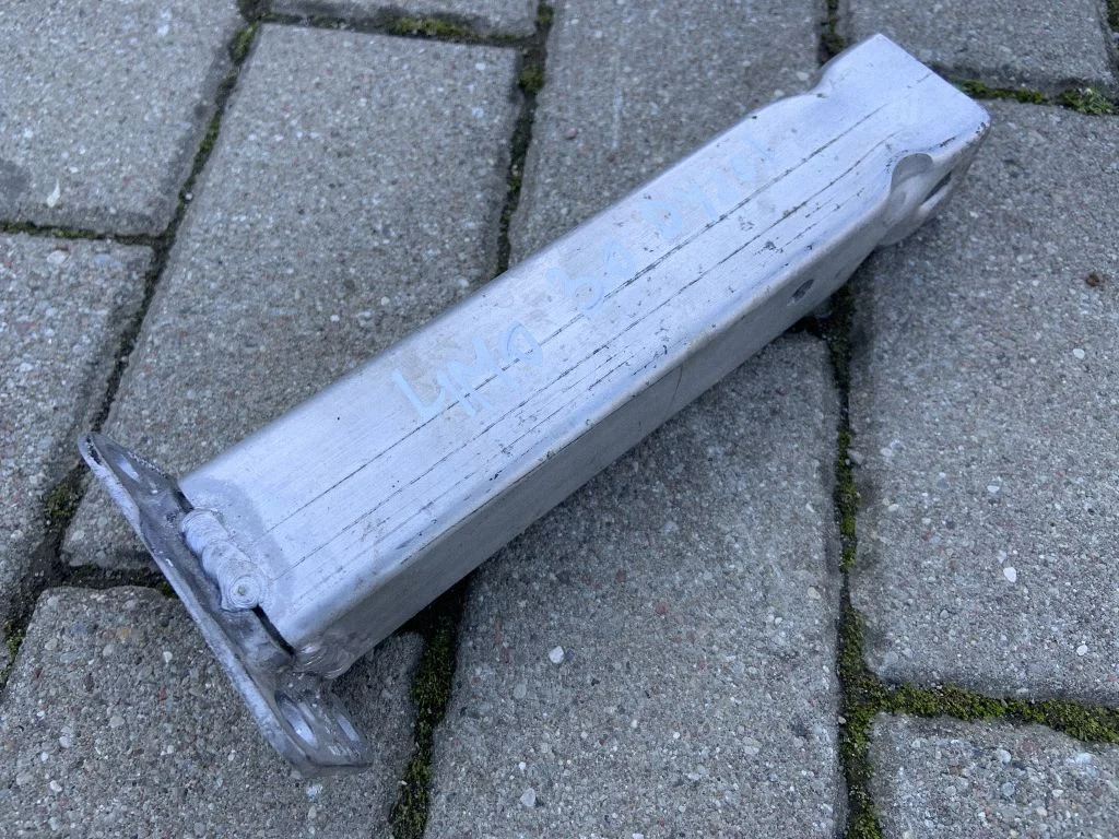 Radiator support slam panel bracket 4M0802037A