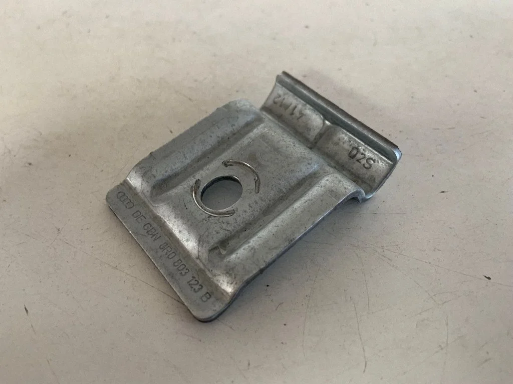 Battery bracket – Audi Q5 SQ5 8R (2008-2017)