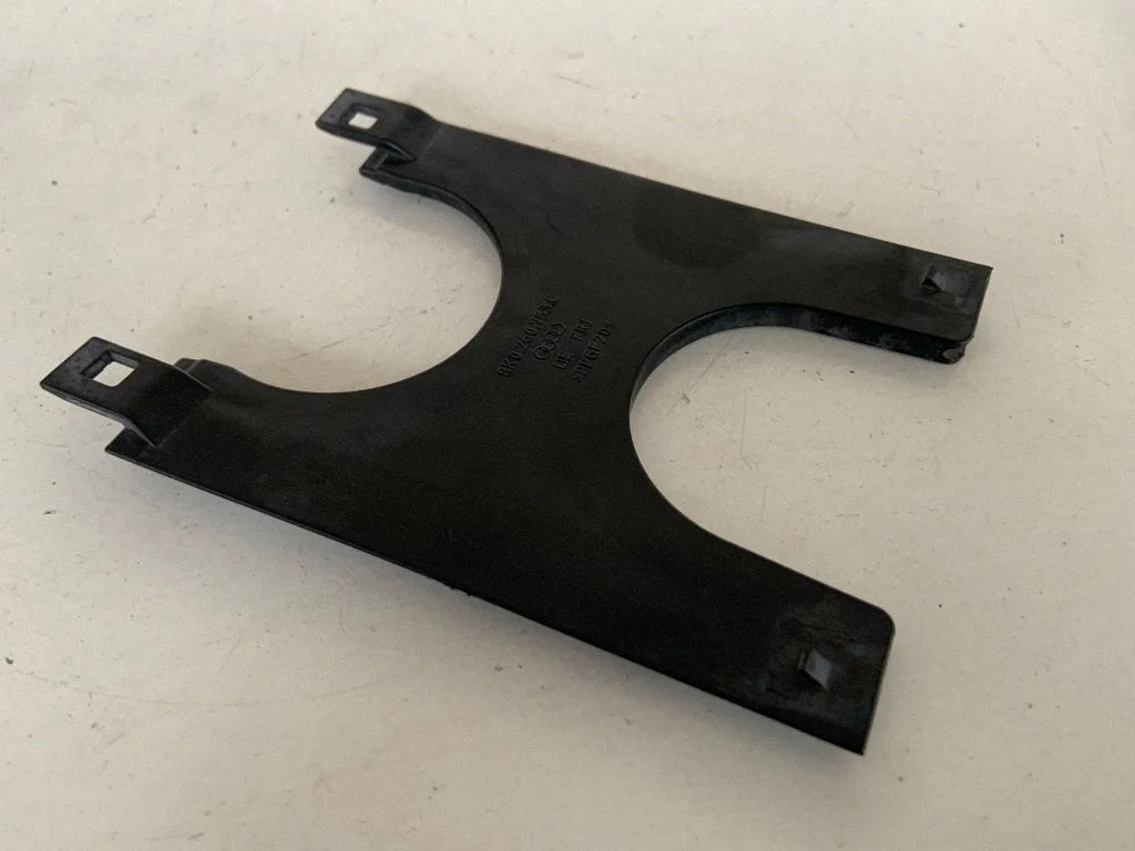 Other engine bay part 8K0260753C