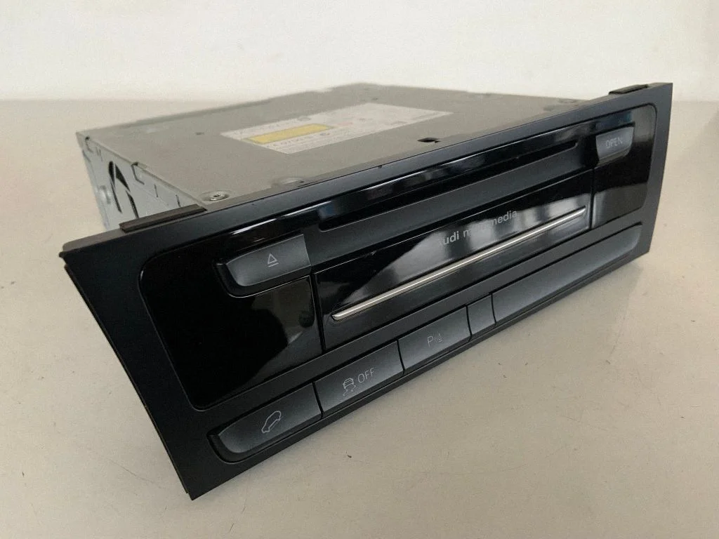 Radio/CD/DVD/GPS head unit 8R1035746C