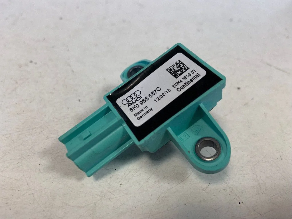 Drošības spilvenu trieciena sensors 8K0955557C