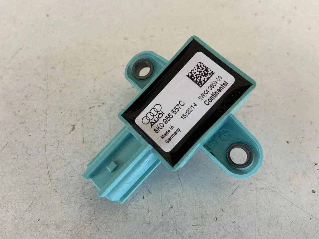 Drošības spilvenu trieciena sensors 8K0955557C