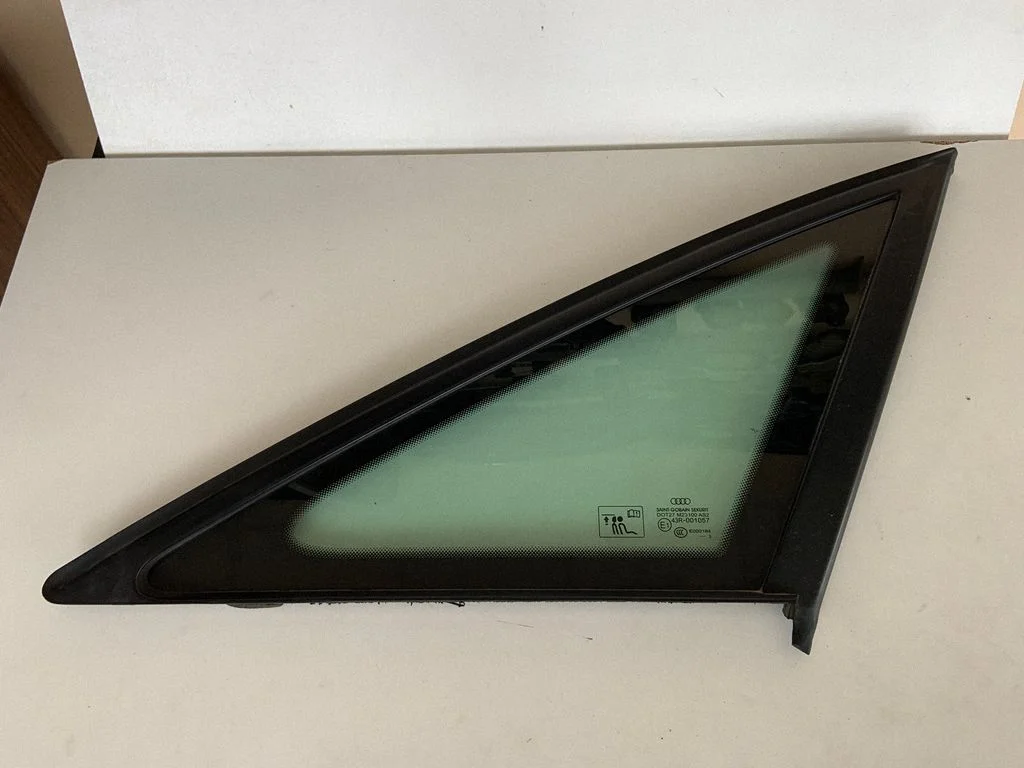Szyba boczna tylna (karoseria) 4G5845300F