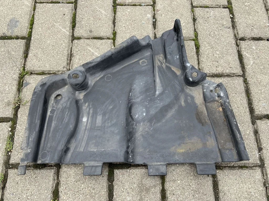 Priekšējās piekares dibena aizsargs 80A825201