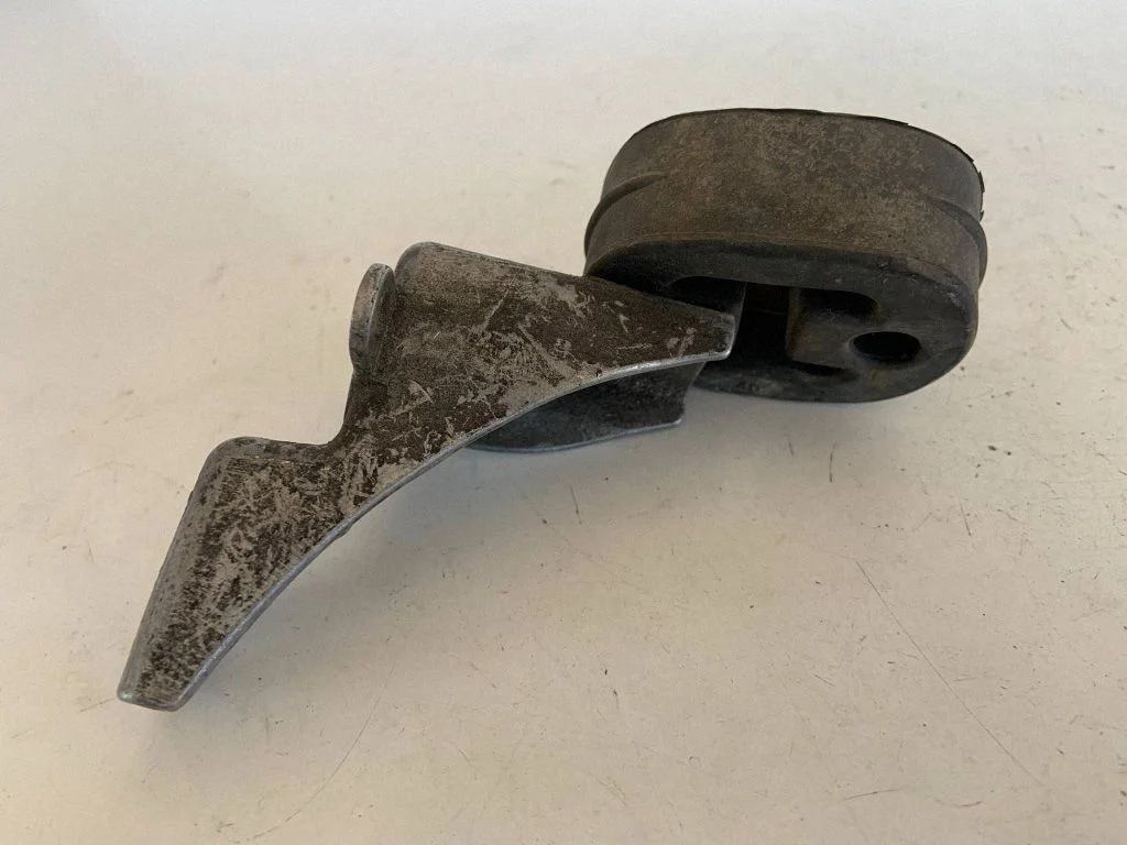 Muffler mount bracket/holder 4G0253144B