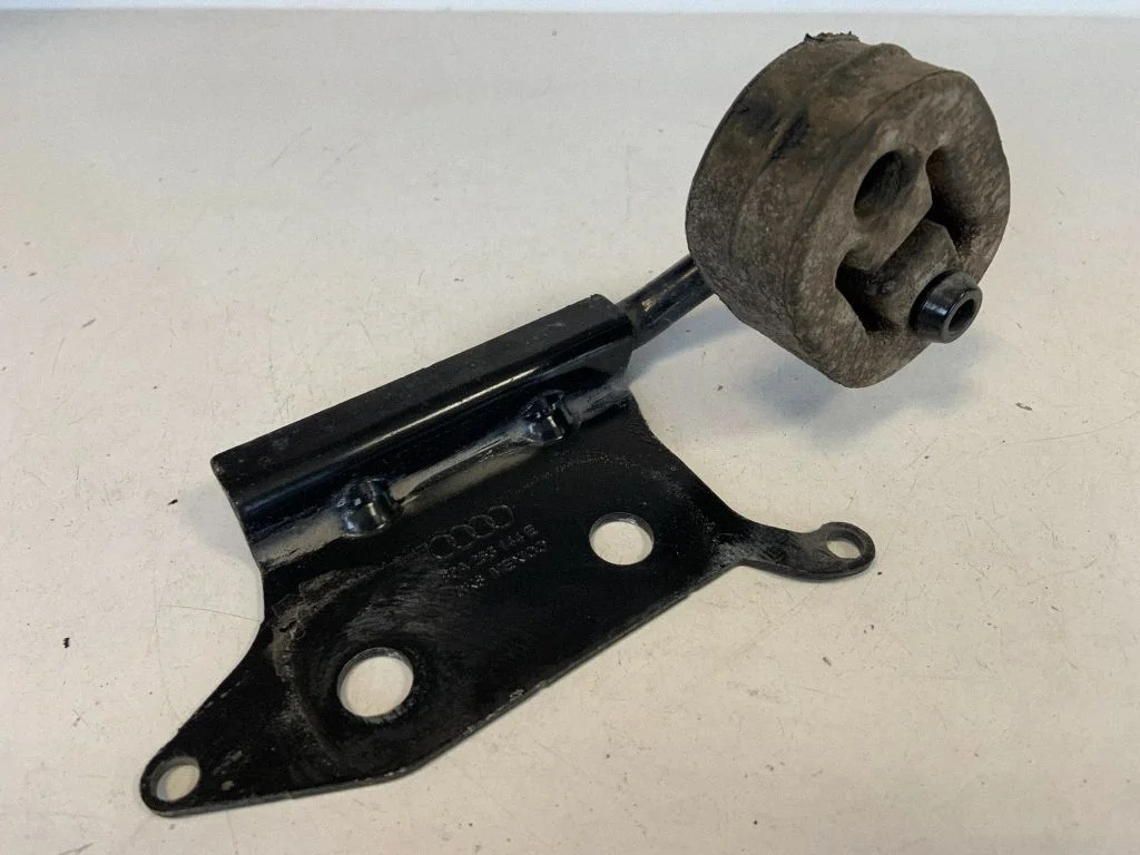 Summuti kinnitus/ hoidik – Audi Q5 SQ5 FY (2017-2025)