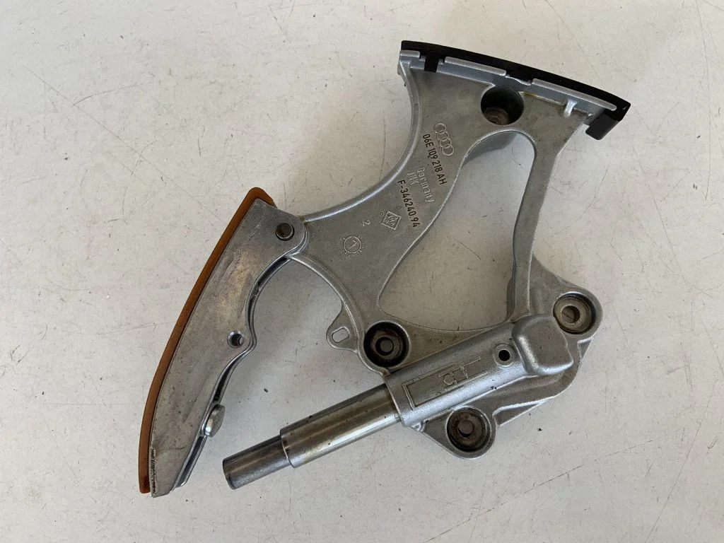 Timing belt/chain tensioner 06E109218AH