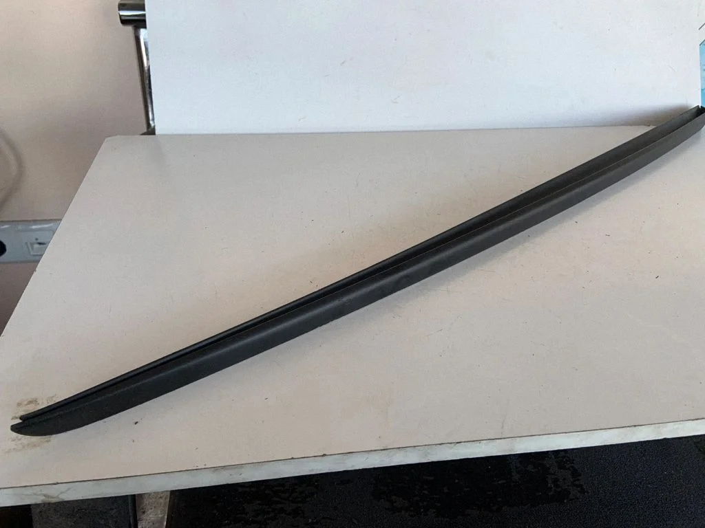 Windshield trim 80A854328B