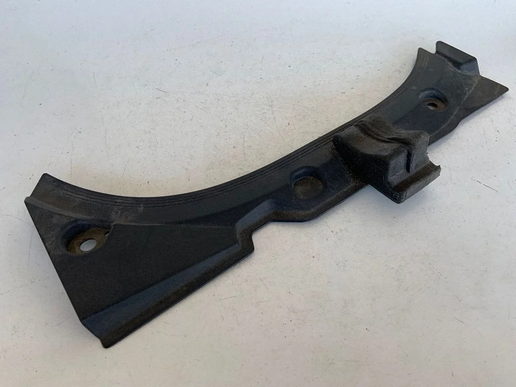 Fender end trim 4H0823746C