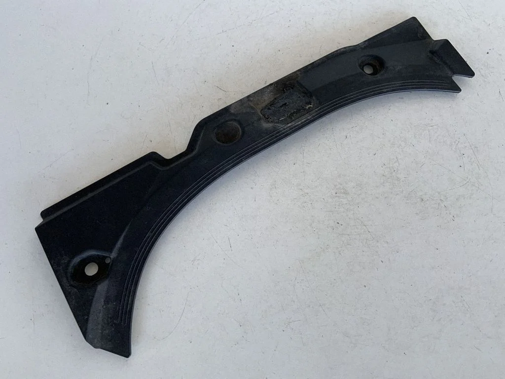 Fender end trim 4H0823745C