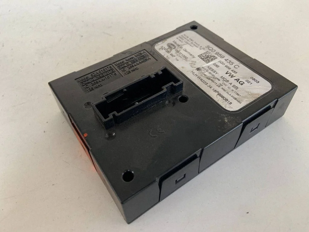Võtmeta süsteemi KESSY (keyless) juhtplokk/moodul 5Q0959435C