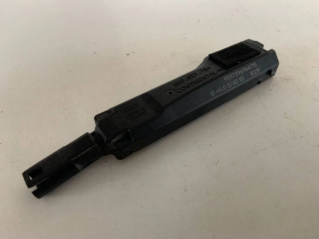 Võtmeta süsteemi KESSY (keyless) juhtplokk/moodul 8W0927754