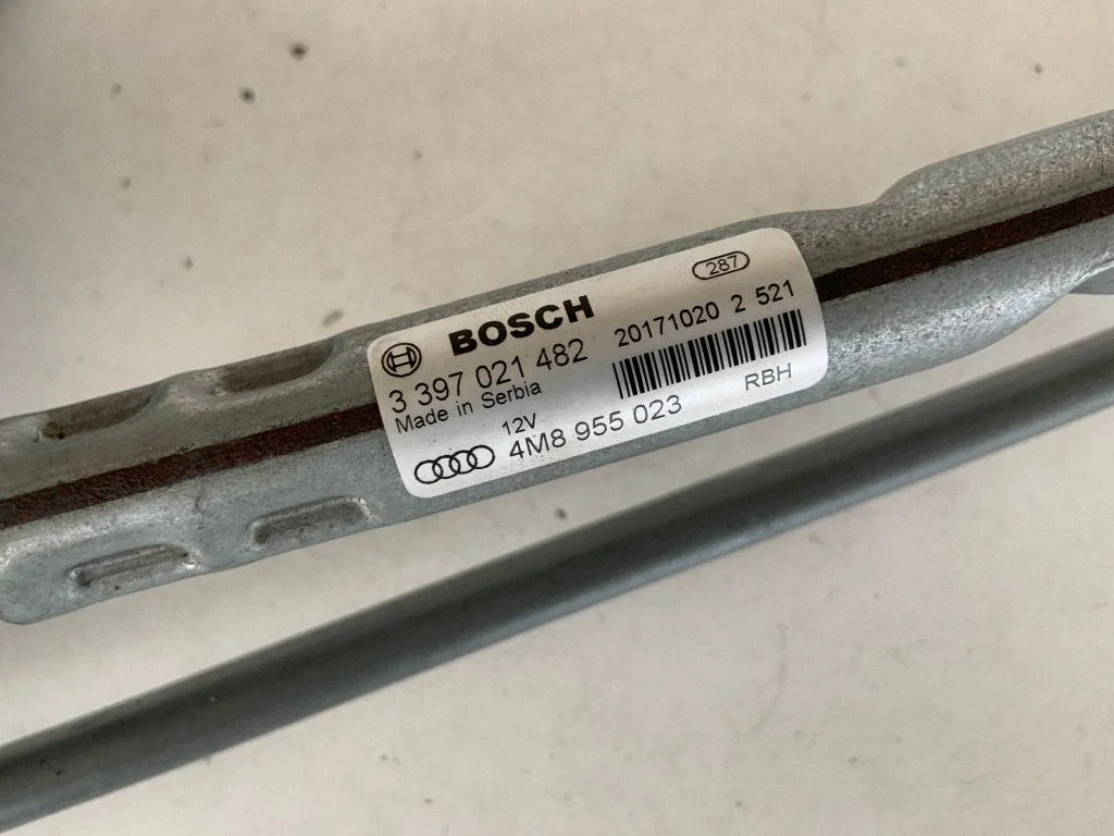 Front wiper linkage and motor 4M8955023