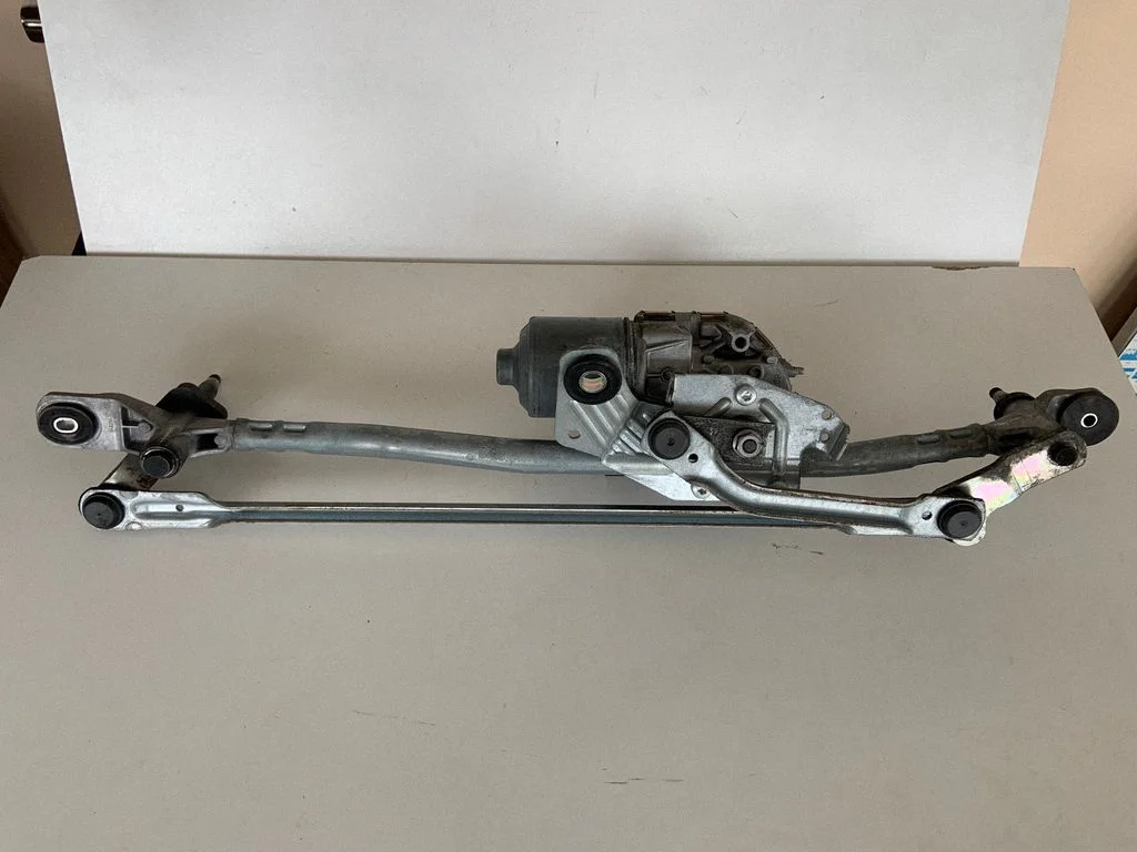 Front wiper linkage and motor – Audi A6 S6 C7 4G (2011-2018)