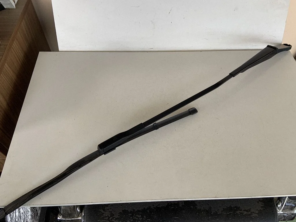 Front wiper blade arm 8W1955408
