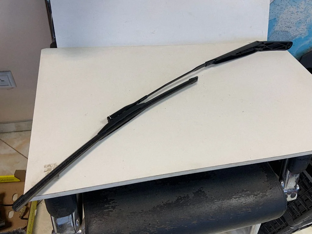 Front wiper blade arm – Audi Q5 SQ5 FY (2017-2025)