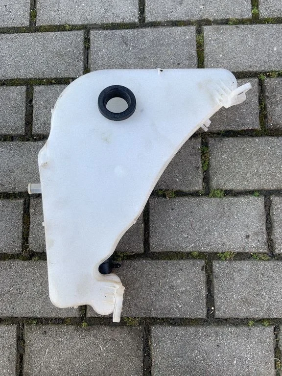 Windshield washer fluid reservoir/tank 4G8955451C