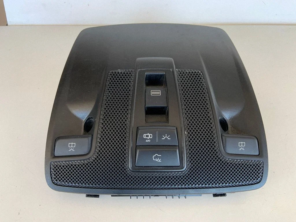 Lampka przednich siedzeń – Mercedes-Benz Klasa CLA C117 X117 W117 (2013-2019)