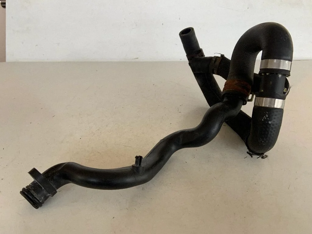 Engine coolant pipe/hose 06E121030B