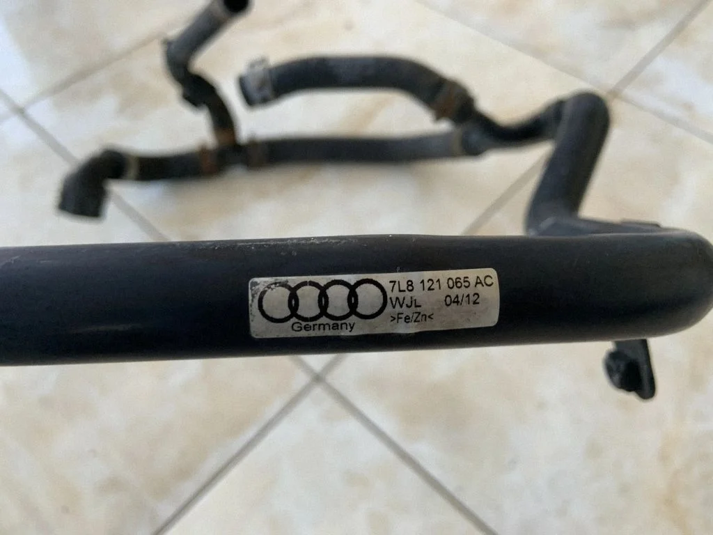 Engine coolant pipe/hose 7L8121065AC