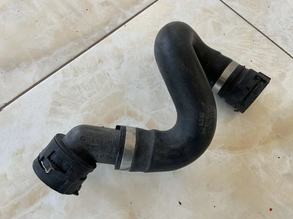 Engine coolant pipe/hose 7L8122101D