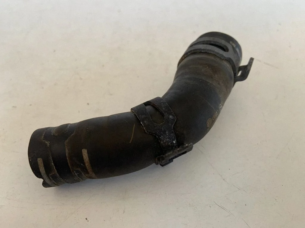 Engine coolant pipe/hose 06E121545