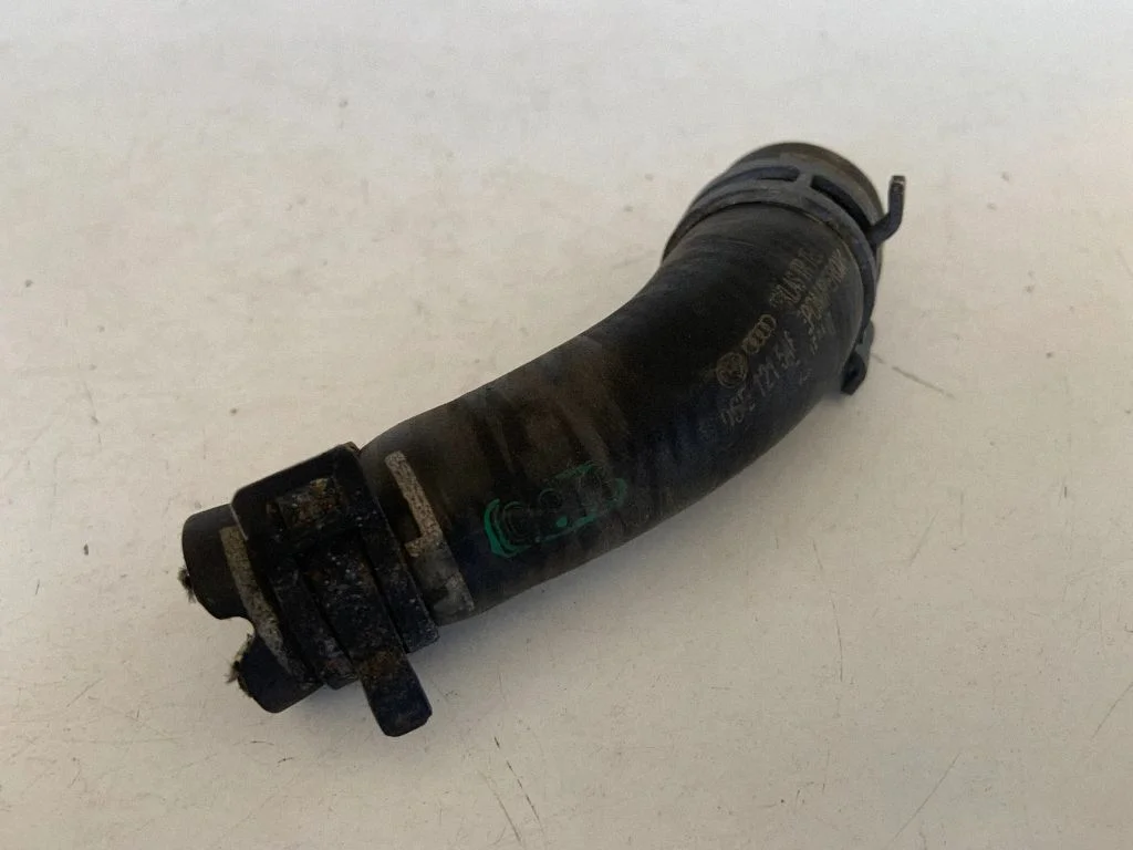 Engine coolant pipe/hose 06E121546