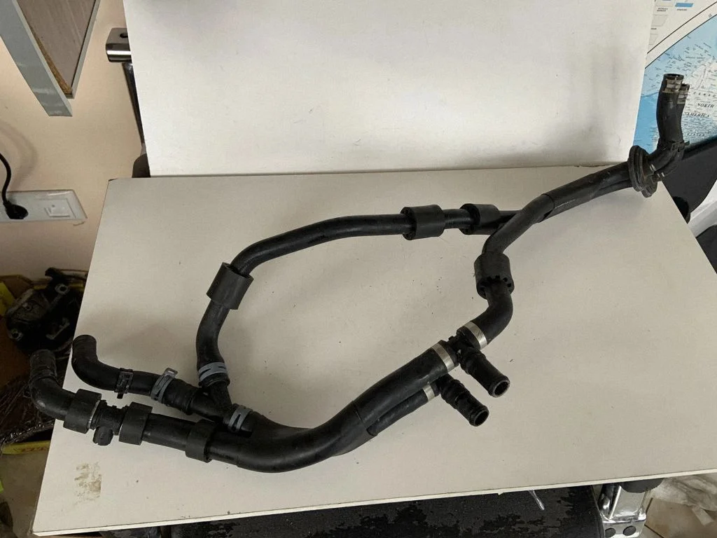 Engine coolant pipe/hose 4M1819350