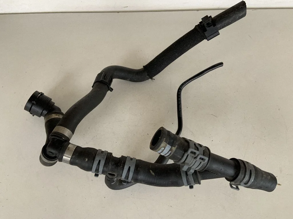 Motora dzesēšanas caurule (-es)/šļūtene (-es) 4M0122109AN
