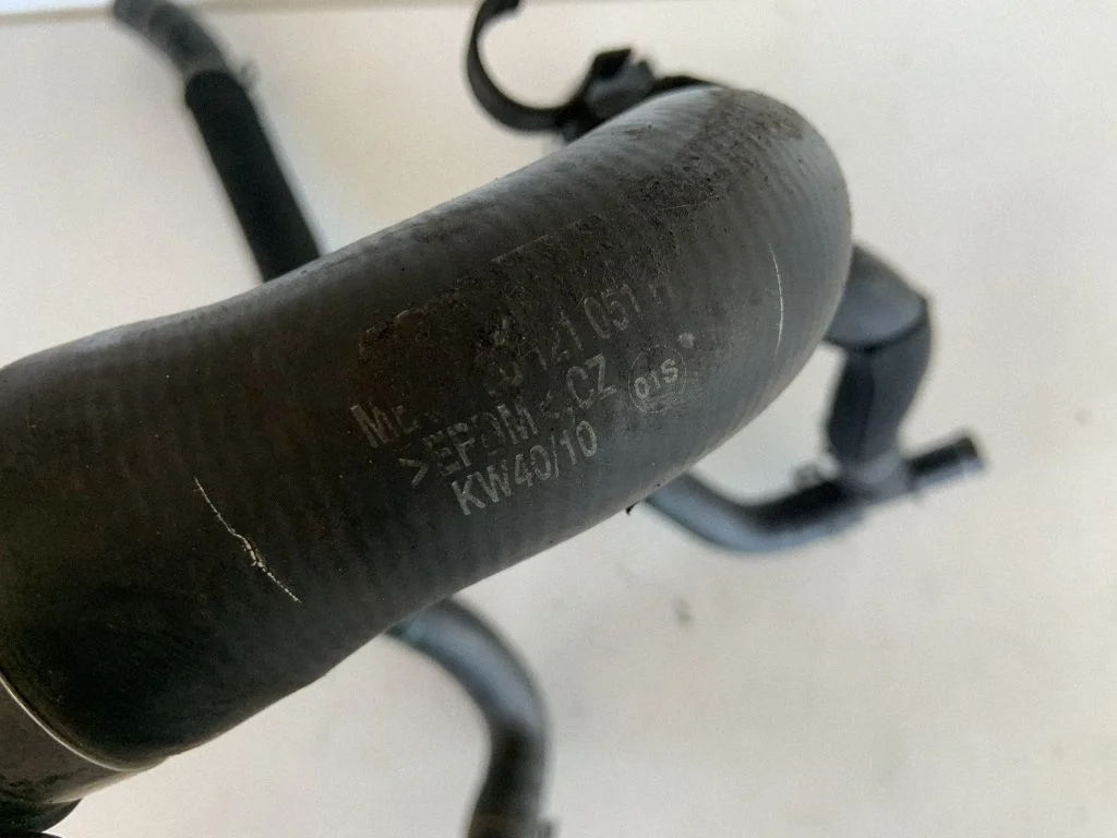 Engine coolant pipe/hose 7L8121051H