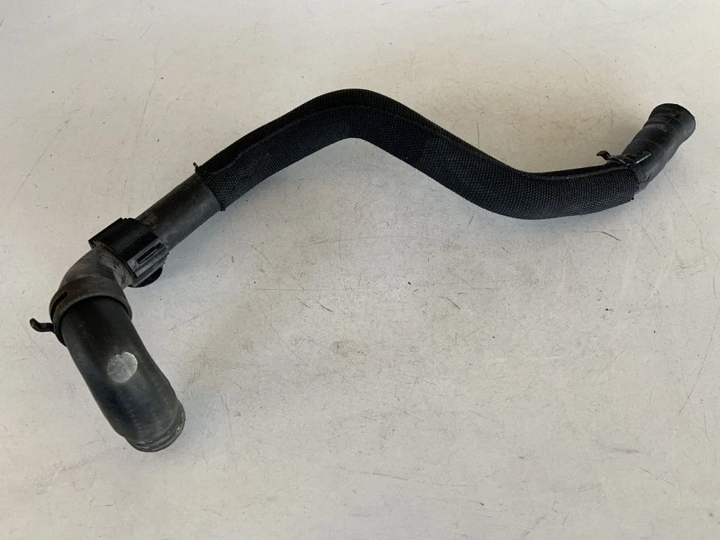 Engine coolant pipe/hose 7L8121070AF