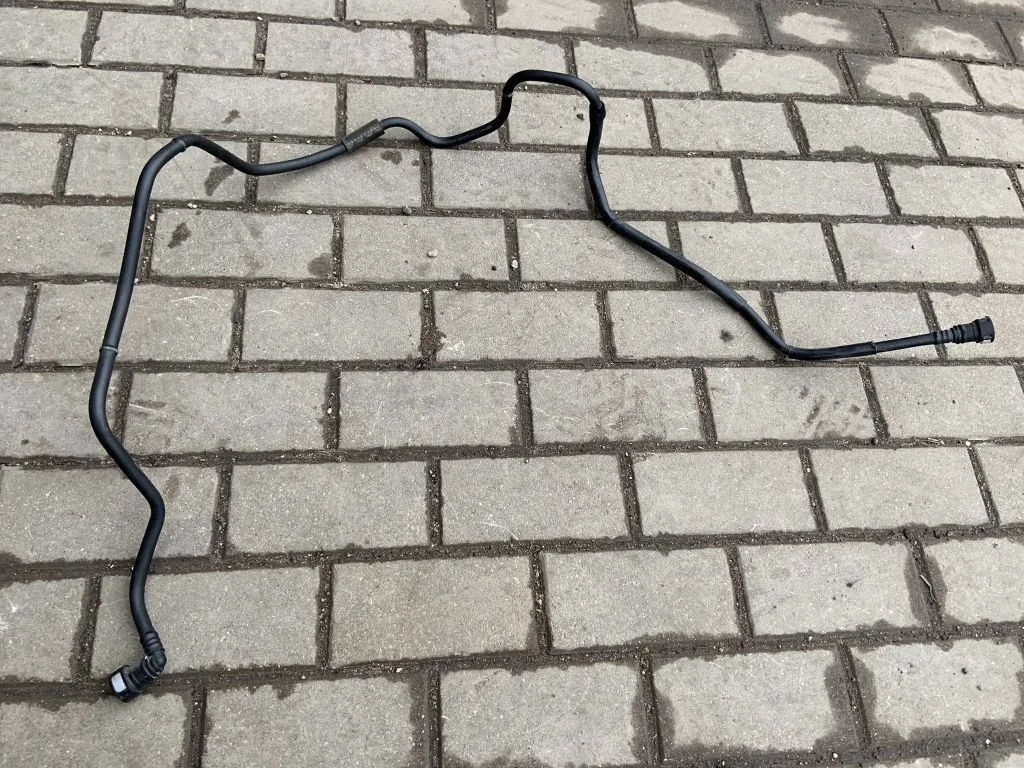 Variklio aušinimo vamzdelis (-ai)/ žarna (-os)